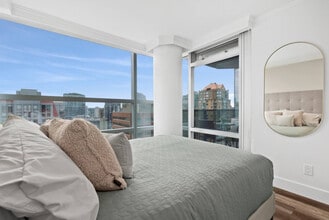 1050 Burrard St in Vancouver, BC - Building Photo - Building Photo