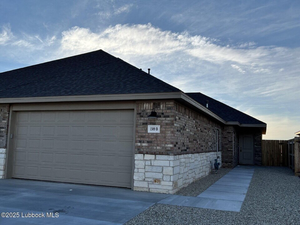 1509 Avenue O in Shallowater, TX - Building Photo