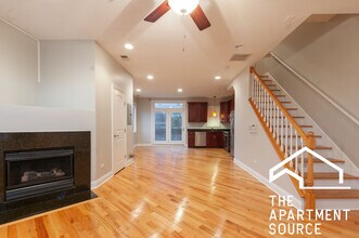 7006 W Medill Ave in Chicago, IL - Foto de edificio - Building Photo