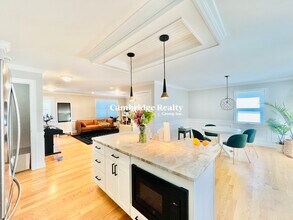 54 Albemarle Rd in Waltham, MA - Foto de edificio - Building Photo