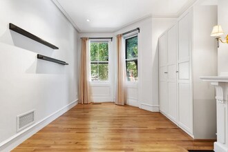 239 Beacon St, Unit 12D in Boston, MA - Building Photo - Building Photo