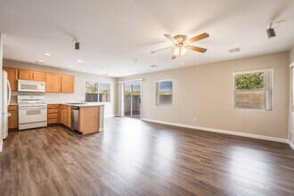 10340 Montana Mountain St in Las Vegas, NV - Building Photo - Building Photo
