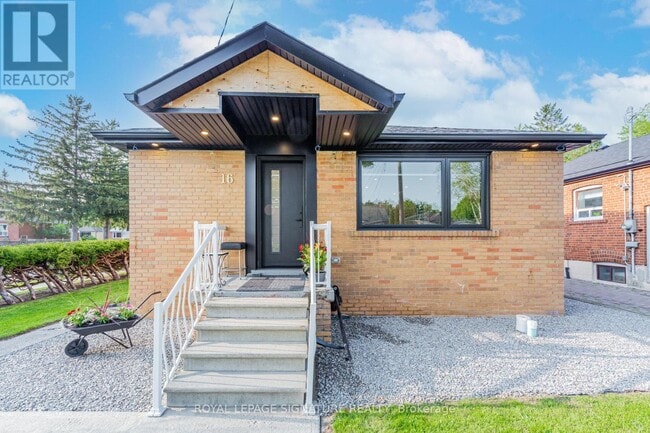 16 Boem Ave in Toronto, ON - Building Photo - Building Photo
