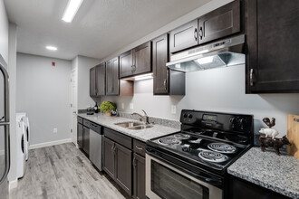 Spring Lake Apartments in Granger, IN - Foto de edificio - Interior Photo