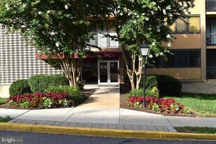 4 S Van Dorn St in Alexandria, VA - Building Photo