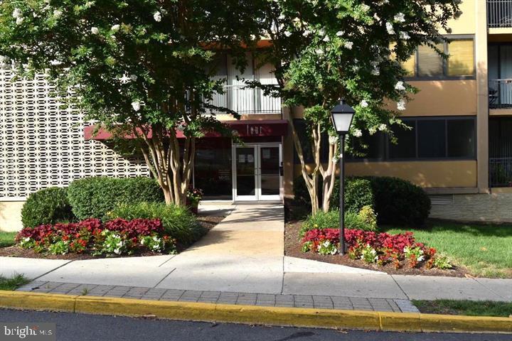 4 S Van Dorn St in Alexandria, VA - Building Photo