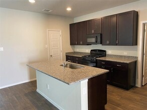 120 Chesterfield Dr in Kyle, TX - Building Photo - Building Photo