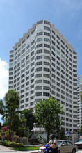 Tower 3 in Miami, FL - Building Photo - Building Photo