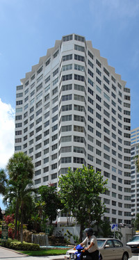 Tower 3 in Miami, FL - Building Photo - Building Photo