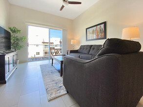 1220 E Cumberland Ave in Tampa, FL - Building Photo - Building Photo