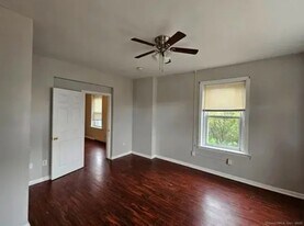 413 E Main St, Unit 7 in Bridgeport, CT - Building Photo