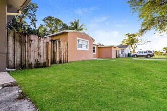 6054 SW 19th St in Miramar, FL - Building Photo - Building Photo