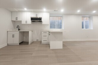 1182 Blueheron Blvd in Mississauga, ON - Building Photo - Building Photo