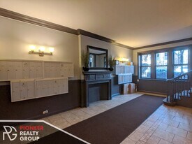 835 W Wolfram St, Unit #837-309 in Chicago, IL - Building Photo