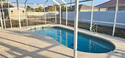 510 SE 27th Terrace in Cape Coral, FL - Building Photo - Building Photo