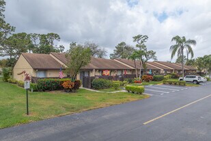 Pine Ridge North II in Greenacres, FL - Building Photo