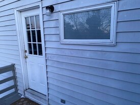 101 Vine St, Unit 3 in Saugus, MA - Building Photo