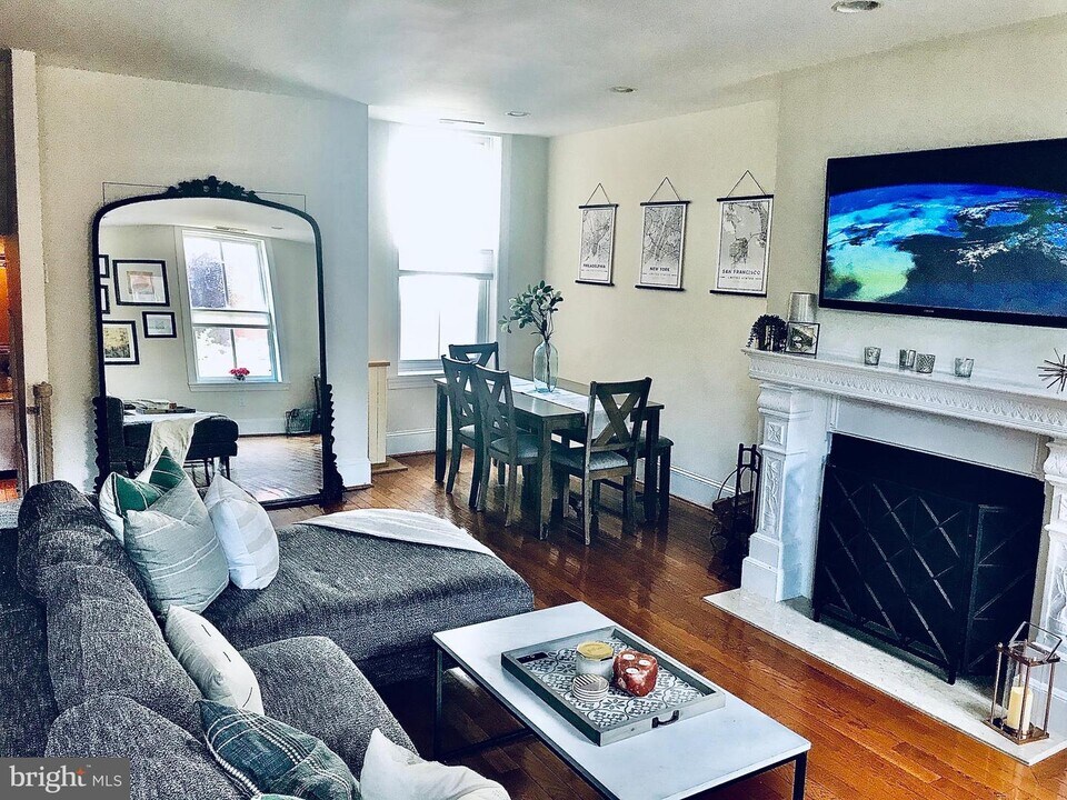 2006 Mt Vernon St-Unit -2 in Philadelphia, PA - Building Photo