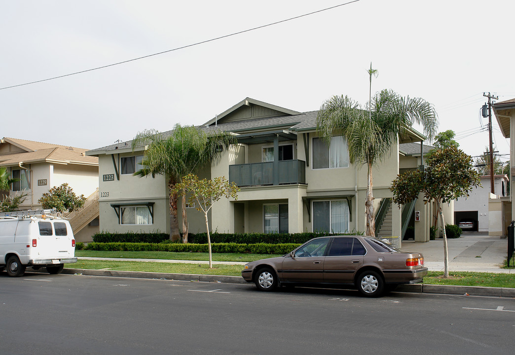 1223 W Lynne Ave in Anaheim, CA - Building Photo