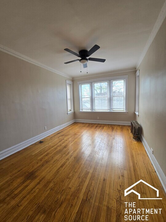 3258 W Belle Plaine Ave, Unit 3 in Chicago, IL - Building Photo