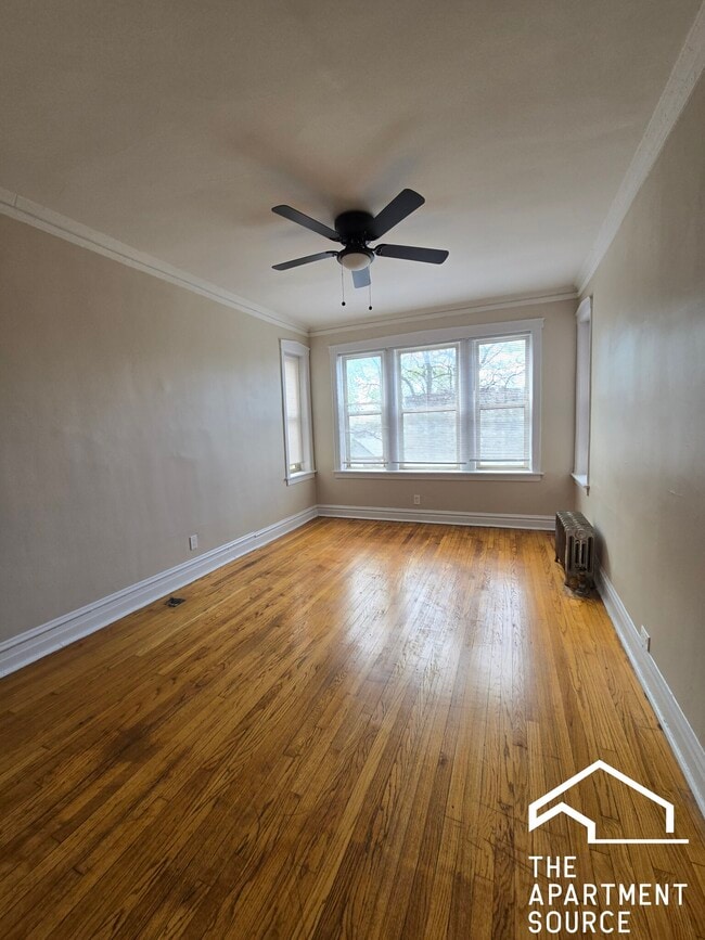 3258 W Belle Plaine Ave, Unit 3
