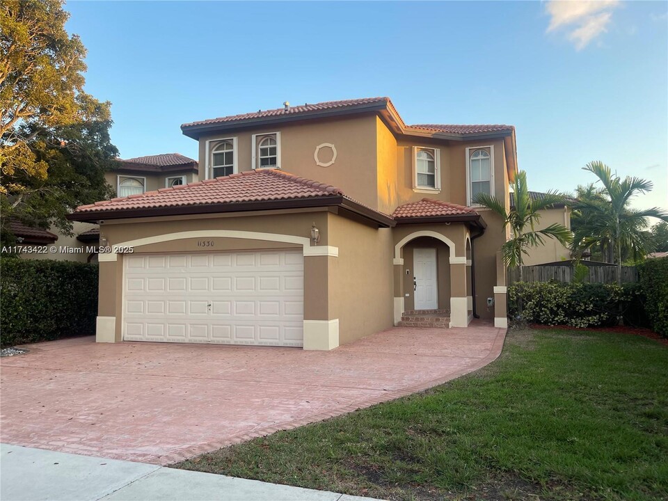 11330 NW 44th Terrace in Doral, FL - Building Photo