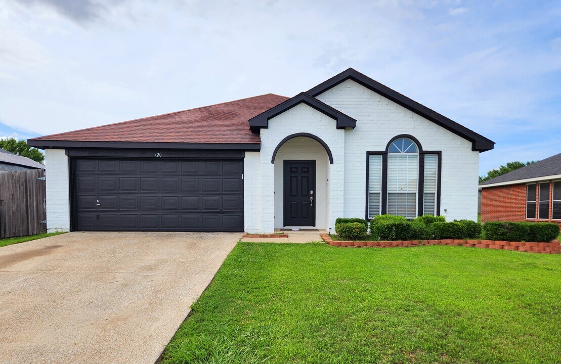 720 Mackenzie Dr in Royse City, TX - Building Photo