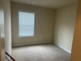 213 Camellia Ct in Jackson, GA - Building Photo