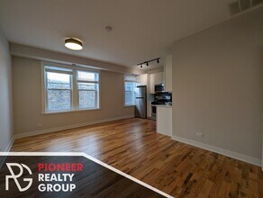 648 W Wrightwood Ave, Unit 2 in Chicago, IL - Building Photo - Building Photo