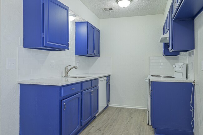 10906 Penrith Ln in Oklahoma City, OK - Building Photo - Building Photo