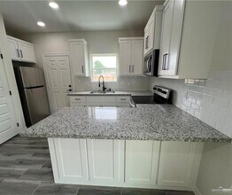 1324 N McColl Rd in Edinburg, TX - Building Photo - Building Photo