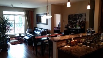 10403-10172 172 St NW in Edmonton, AB - Building Photo