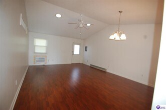 523 Independence Ct in Radcliff, KY - Building Photo - Building Photo