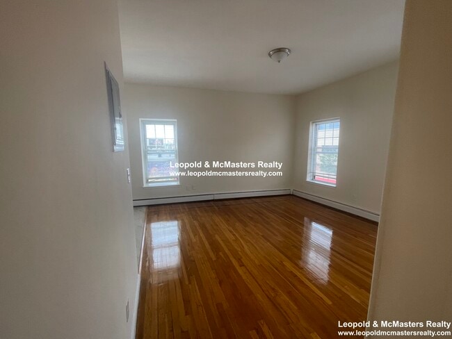 180 North Beacon St, Unit 3 in Boston, MA - Building Photo - Building Photo