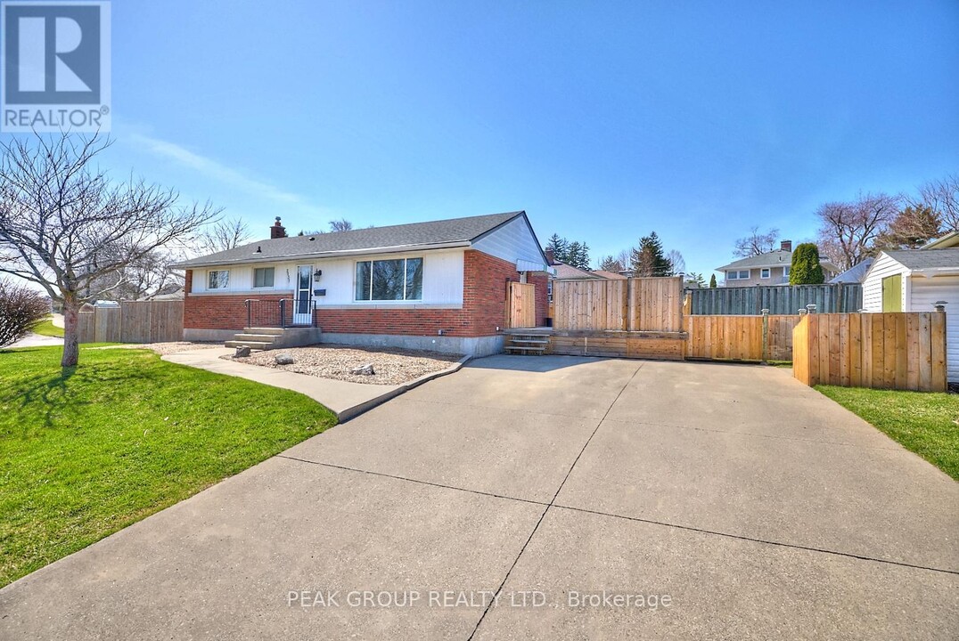 3137 Kingswood Crescent in Niagara Falls, ON - Building Photo