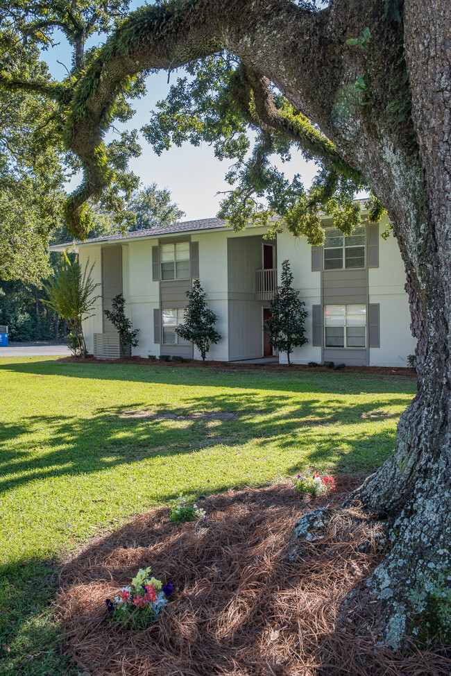 Twin Oaks Apartments in Mobile, AL - Foto de edificio - Building Photo