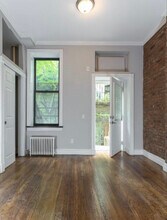 565 Mott St in New York, NY - Building Photo - Building Photo