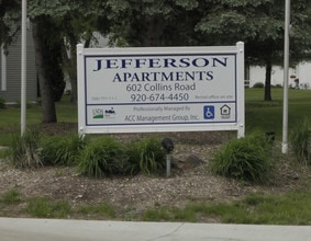 Jefferson Oaks West in Jefferson, WI - Foto de edificio - Building Photo