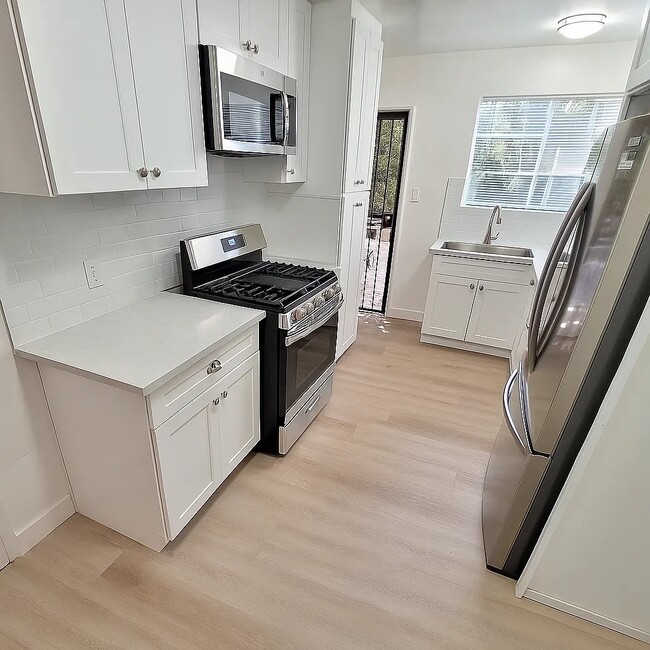 1756 Malcolm Ave in Los Angeles, CA - Building Photo - Building Photo