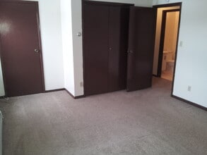 296 Duer St, Unit A in Oswego, NY - Foto de edificio - Building Photo
