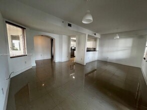 11401 NW 89th St in Doral, FL - Building Photo - Building Photo