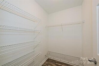 233 Hoskins Mill Ln, Unit 410 in Charlotte, NC - Building Photo - Building Photo