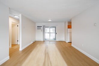 Meadowbrook Estates in Fulton, NY - Building Photo - Interior Photo