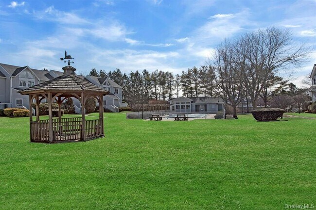 3534 Gibbs Rd in Coram, NY - Building Photo - Building Photo