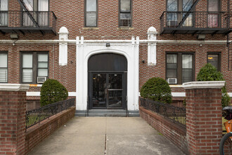 386 Ocean Pky in Brooklyn, NY - Building Photo - Building Photo