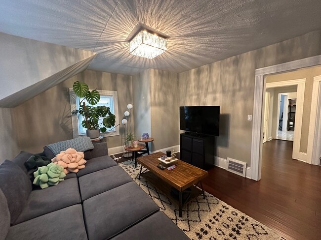 1425 Hopkins Ave in Lakewood, OH - Building Photo - Building Photo