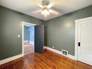 114 N Maple St in Hutchinson, KS - Building Photo - Building Photo