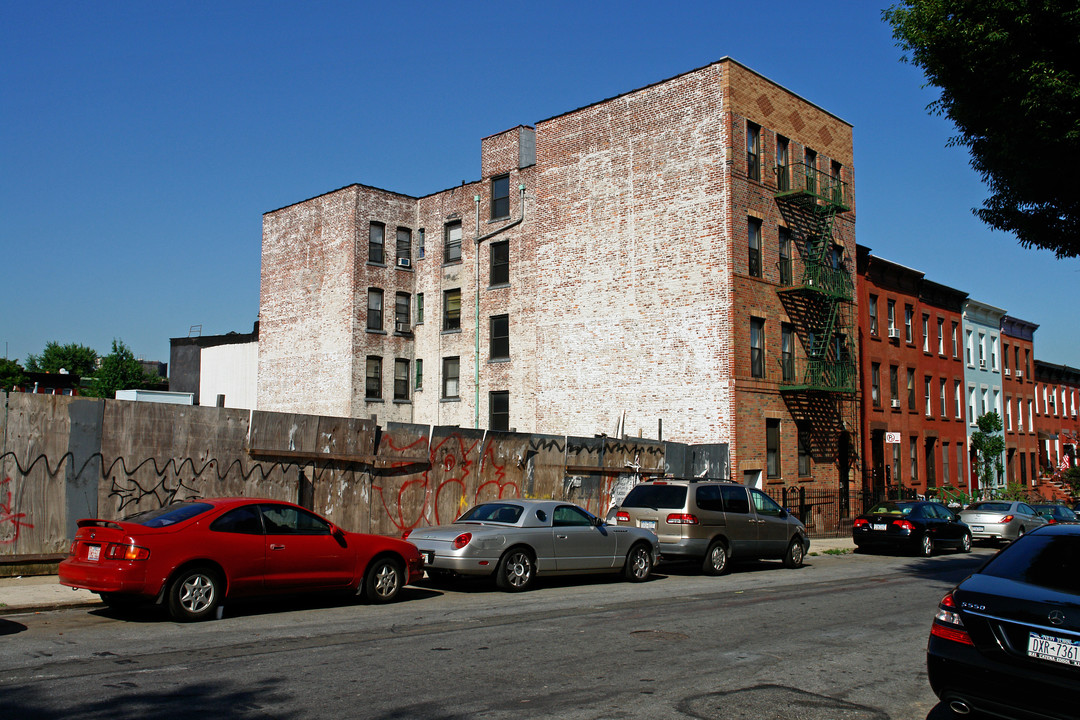 174 15th St in Brooklyn, NY - Building Photo