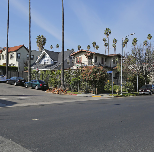 901 S Mariposa Ave in Los Angeles, CA - Building Photo - Building Photo