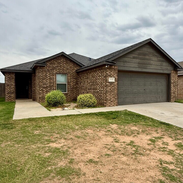 1020 Preston Trails in Wolfforth, TX - Building Photo